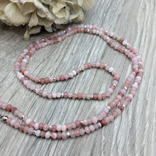 Lade das Bild in den Galerie-Viewer, Brillenkette 2 in 1 ,rosa Chalcedon