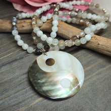 Lade das Bild in den Galerie-Viewer, lange Halskette Mondstein (6mm)