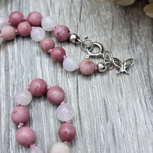 Lade das Bild in den Galerie-Viewer, Kinderhalskette Rhodonit/Rosenquarz (6mm)