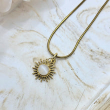 Lade das Bild in den Galerie-Viewer, Halskette Selenit vergoldet