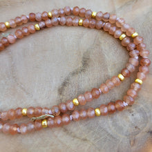 Lade das Bild in den Galerie-Viewer, Brillenkette 2 in 1, oranger Chalcedon