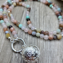 Lade das Bild in den Galerie-Viewer, Lange Halskette *Schutz und Balance*