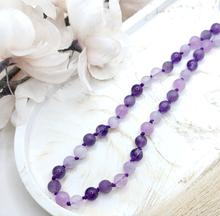 Lade das Bild in den Galerie-Viewer, Kinderhalskette Amethyst (6mm)
