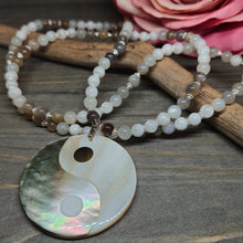Lade das Bild in den Galerie-Viewer, lange Halskette Mondstein (6mm)
